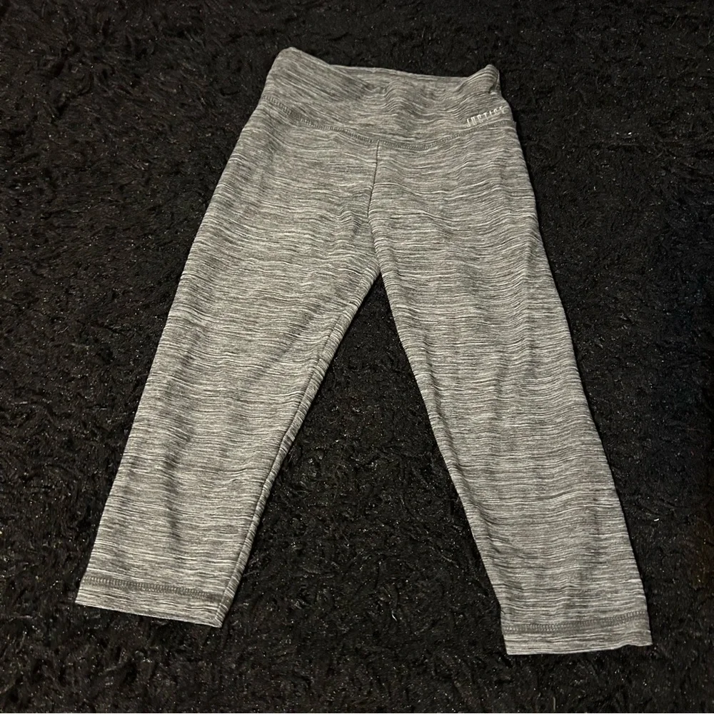 Size 8 GIRLS Justice Gray Capri Leggings A3